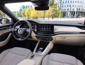 Painel frontal Škoda Octavia G-Tec Combi [Worldwide] '2020–24