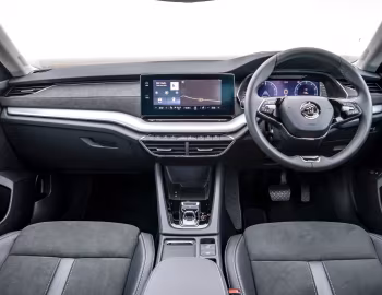 Painel frontal Škoda Octavia iV [UK-spec] '2020–pr.