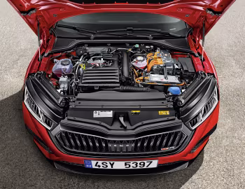 Sob o capô Škoda Octavia RS iV [Worldwide] '2020–24