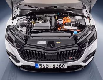 Під капотом Škoda Octavia RS iV [Worldwide] '2020–24
