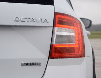 Škoda Octavia Scout [UK-spec] (5E) '2017–20