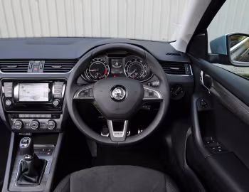 Painel frontal Škoda Octavia Scout [UK-spec] (5E) '2014–17