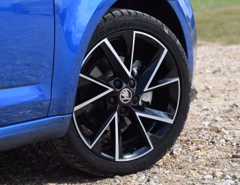 Škoda Octavia Sportline [UK-spec] (5E) '2019–20