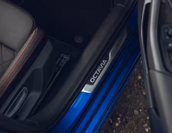 Interior Škoda Octavia vRS [UK-spec] '2024–pr.