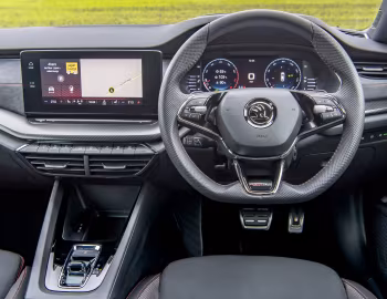 Painel frontal Škoda Octavia vRS [UK-spec] '2020–pr.
