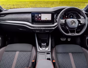Painel frontal Škoda Octavia vRS [UK-spec] '2020–pr.