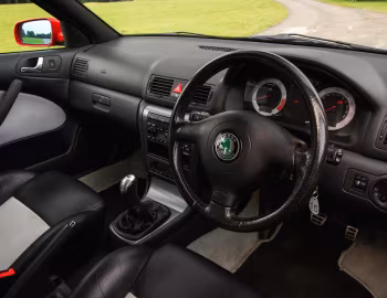 Painel frontal Škoda Octavia vRS [UK-spec] (1U) '2001–04