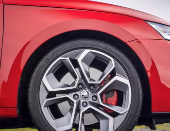 Škoda Octavia vRS Estate [UK-spec] '2020–24