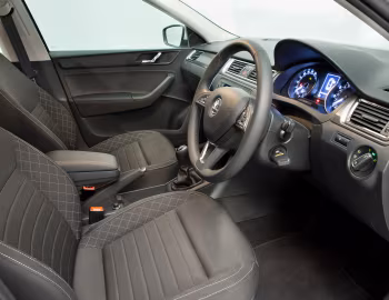 Інтер'єр Škoda Rapid [UK-spec] '2012–17