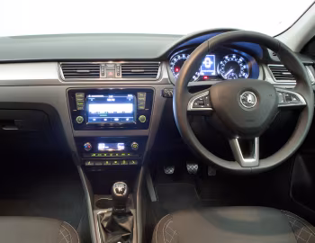 Передня панель Škoda Rapid [UK-spec] '2012–17