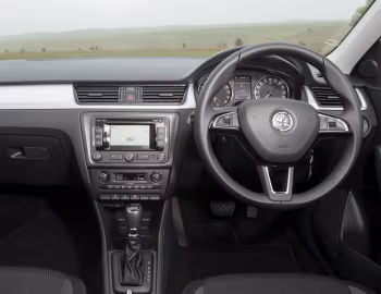 Painel frontal Škoda Rapid Spaceback [UK-spec] '2013–17