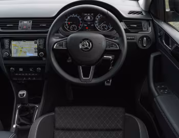 Painel frontal Škoda Rapid Spaceback [UK-spec] '2017–19