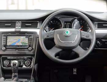 Передня панель Škoda Superb [UK-spec] '2008–13