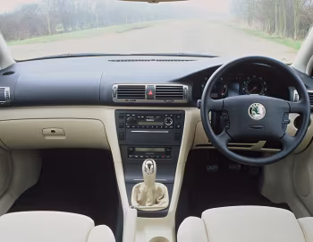 Interior Škoda Superb [UK-spec] '2002–06