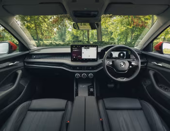 Painel frontal Škoda Superb [UK-spec] '2024–pr.