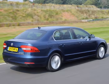 Škoda Superb GreenLine [UK-spec] '2013–15