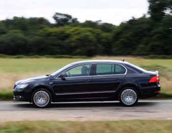Škoda Superb 4×4 Laurin & Klement [UK-spec] '2013–15