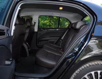 Інтер'єр Škoda Superb 4×4 Laurin & Klement [UK-spec] '2013–15