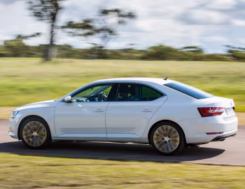 Škoda Superb 4×4 [Australia] '2016–19
