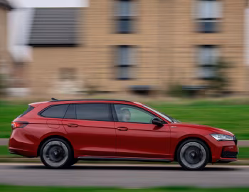 Škoda Superb 4×4 Estate Sportline [UK-spec] (3Y) '2025–pr.