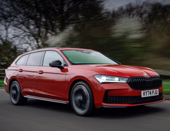 Škoda Superb 4×4 Estate Sportline [UK-spec] (3Y) '2025–pr.