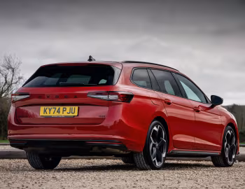 Škoda Superb 4×4 Estate Sportline [UK-spec] (3Y) '2025–pr.
