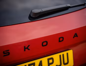 Škoda Superb 4×4 Estate Sportline [UK-spec] (3Y) '2025–pr.