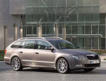 Škoda Superb Combi [Worldwide] '2009–13