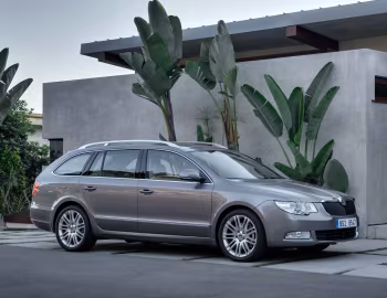 Škoda Superb Combi [Worldwide] '2009–13