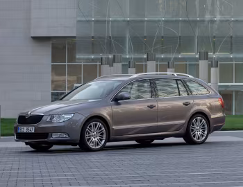 Škoda Superb Combi [Worldwide] '2009–13