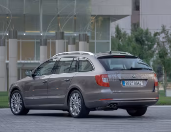 Škoda Superb Combi [Worldwide] '2009–13