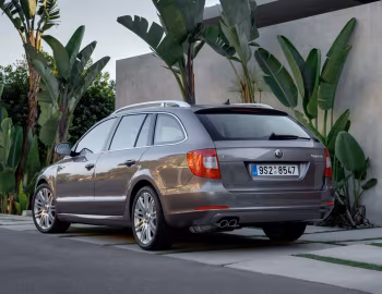 Škoda Superb Combi [Worldwide] '2009–13