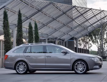 Škoda Superb Combi [Worldwide] '2009–13