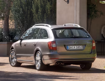 Škoda Superb Combi [Worldwide] '2009–13