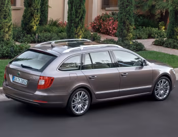 Škoda Superb Combi [Worldwide] '2009–13