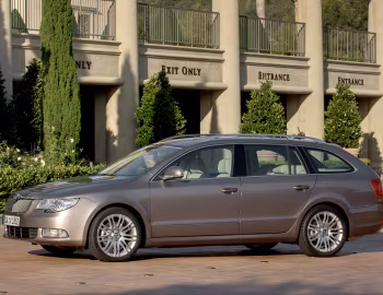 Škoda Superb Combi [Worldwide] '2009–13