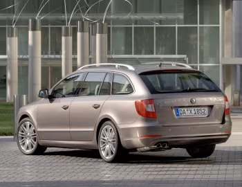 Škoda Superb Combi [Worldwide] '2009–13