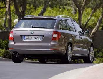 Škoda Superb Combi [Worldwide] '2009–13
