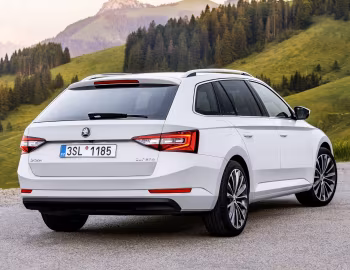 Škoda Superb Combi [Worldwide] '2015–19