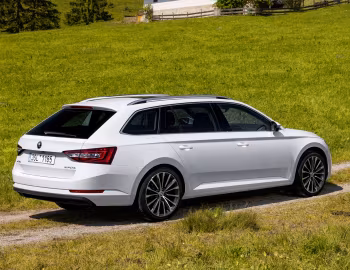 Škoda Superb Combi [Worldwide] '2015–19