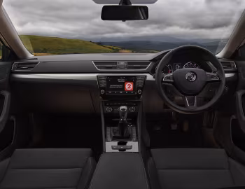 Painel frontal Škoda Superb Combi [UK-spec] '2015–19