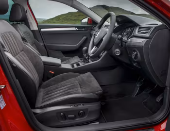 Інтер'єр Škoda Superb Combi [UK-spec] '2015–19