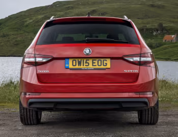 Škoda Superb Combi [UK-spec] '2015–19
