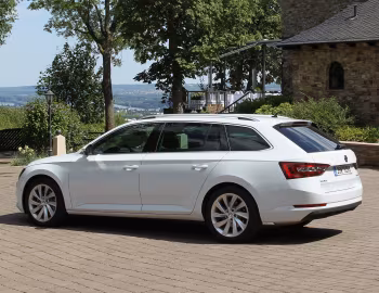 Škoda Superb Combi [Worldwide] '2015–19