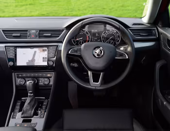 Painel frontal Škoda Superb Estate 4×4 [UK-spec] '2015–19