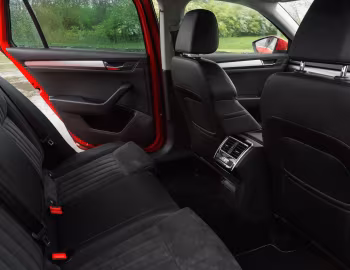 Інтер'єр Škoda Superb Estate 4×4 [UK-spec] '2015–19