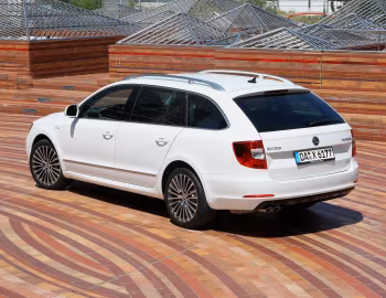 Škoda Superb Combi 4×4 Laurin & Klement '2013–15