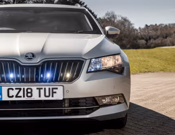 Škoda Superb Combi Armoured [UK-spec] '2018–19