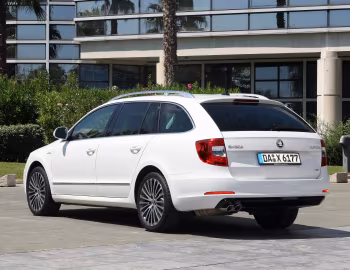Škoda Superb Combi Laurin & Klement '2013–15