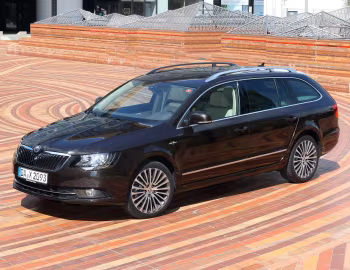 Škoda Superb Combi Laurin & Klement '2013–15